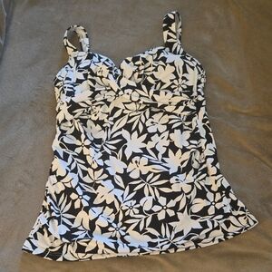CLEARANCE Lands' End Black and White Floral Tankini Top